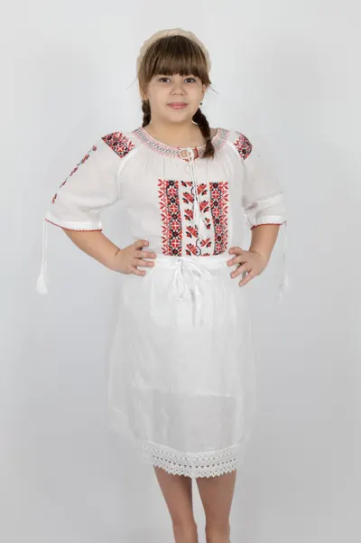 Ie traditionala fetite Ines