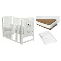 Set Patut din lemn bebe Babyneeds, Timmi cu laterala culisanta, 120x60 cm, Alb + Saltea patut bebe, Babyneeds, Cocos Confort II, Cu husa detasabila, Antialergica, 120x60x10 cm + Protectie impermeabila, Qmini, Pentru patuturi 120x60 cm, Alb
