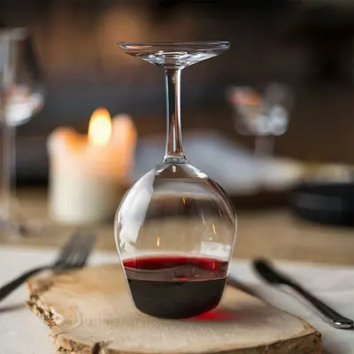 Pahar de Vin Cu Susul A n Jos , Cadoul care Intoarce Toate Privirile!