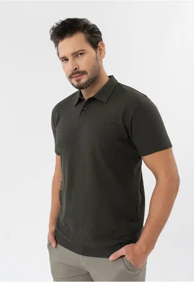 Tricou polo barbati din bumbac cu model geometric - Regular Fit - O-Larix - kaki - Kaki