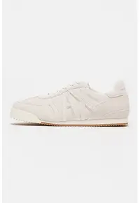 Pantofi sport de piele intoarsa cu monograma in relief - Ecru