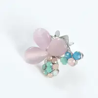 Brosa martisor floare roz cu pietre multicolore