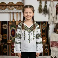 Ie traditionala fetite Georgeta