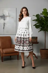 FustAƒ elegantAƒ cu imprimeu tradiE, ºional