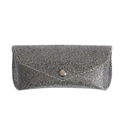 Etui argintiu pentru ochelari cu design modern
