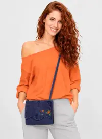 Geanta bleumarin handmade cu pisicuta multicolora pictata ,din piele naturala intoarsa