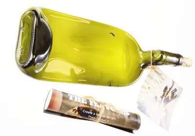 Platou din sticla de vin