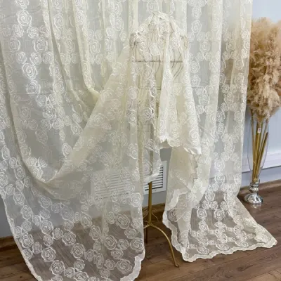 Perdea Crem, Roses, tip In cu Broderie Bej, 400cm latime x 270cm inaltime cu rejansa pt sina