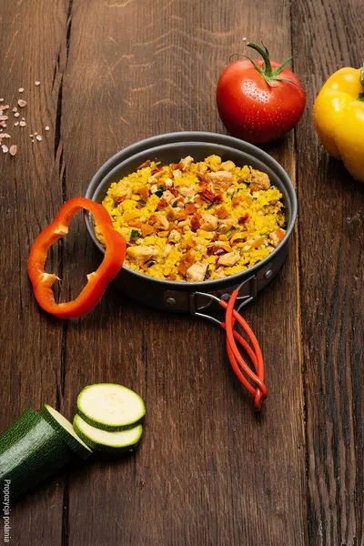Mâncare liofilizată Pui cu cuscus și legume 160g