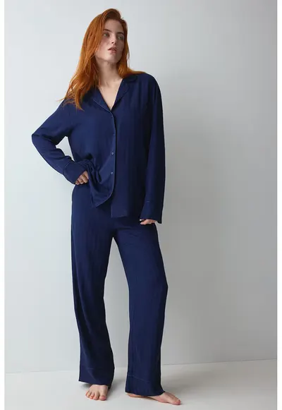 Pijama lunga si lejera cu revere decupate - Bleumarin