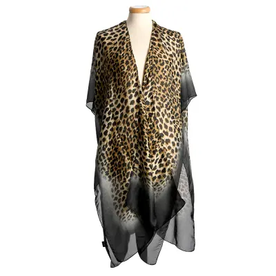 Poncho lejer cu model animal print si margini negre