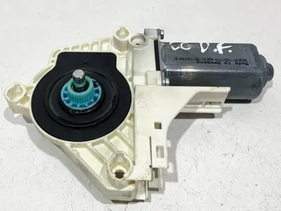 Motoras macara geam dreapta fata 3C8837462J Volkswagen Passat CC (2008-2012)