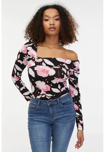Bluza cu decolteu pe un umar - Negru/Roz deschis