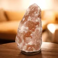 Lampa de sare decorativa, 5-6 kg, baza din lemn