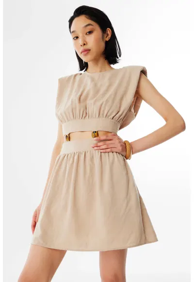 Rochie mini cu umeri intariti - Maro camel