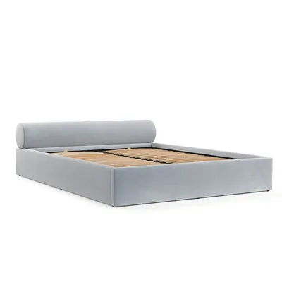 Pat matrimonial gri deschis tapițat cu spațiu de depozitare cu somieră 180x200 cm Solvo – Maison de Rêve