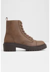 Bocanci din piele ecologica cu aplicatie cap-toe Goer - Maro