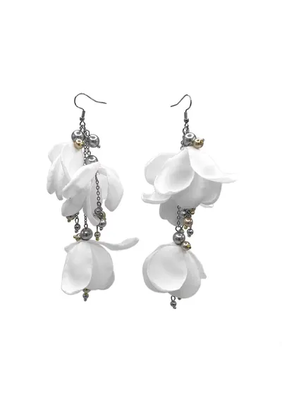 Cercei lungi voluminosi cu flori - Lovely - voal alb - perle si inox