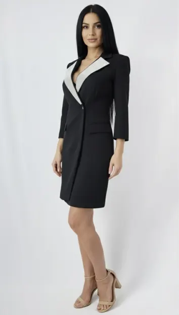 Rochie eleganta tip sacou cu banda din cristale la revere