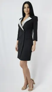 Rochie eleganta tip sacou cu banda din cristale la revere