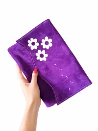 Plic handmade din piele naturala intoarsa mov ,cu crizanteme,unicat