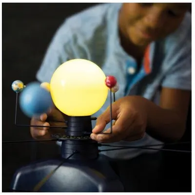 Sistem solar motorizat