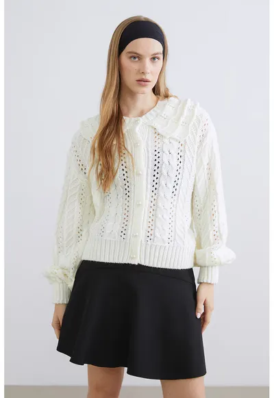 Cardigan cu nasturi tip bijuterie si perforatii - Crem