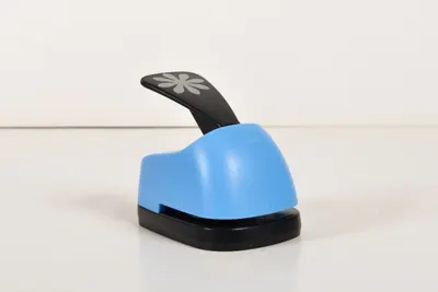 Perforator de hârtie