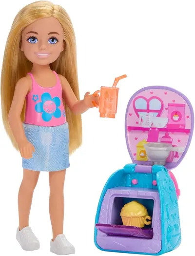 Set de joacă Barbie Family & Friends - Club Chelsea, rucsac pentru copt cupcake