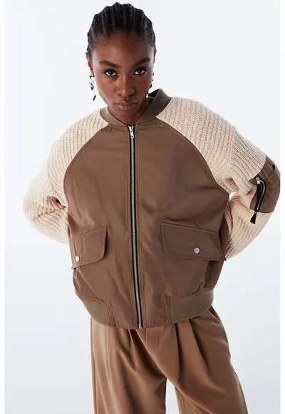 Jacheta bomber cu model 2 in 1 - Maro inchis/Maro camel