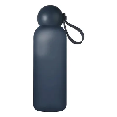 Sticlă albastru-închis de călătorie din plastic reciclat 650 ml Tom – Sagaform