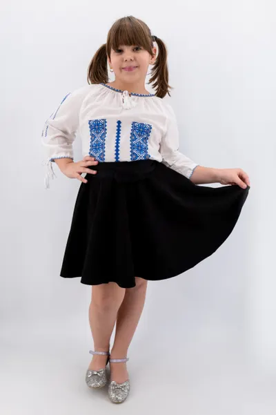 Ie traditionala fetite Irinuca 2