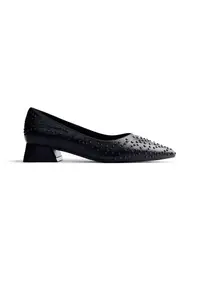 Pantofi de piele ecologica cu varf asuctit si tinte Madelia - Negru