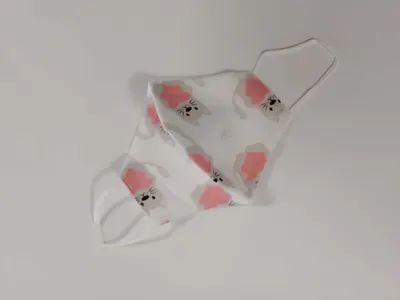 Masca textila forma cupa, reutilizabila, 2 straturi, alb cu pisicute