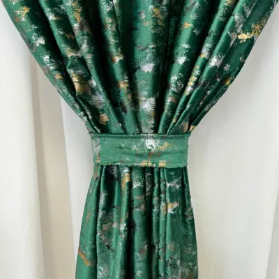 Set 2 Draperii Catifea Nikko cu insertii aurii - 2m latime x 2.50m inaltime x Tiv lat, Verde Smarald - V12