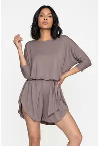 Salopeta casual oversize scurta cu decolteu barcuta si maneci 3/4 - fara inchidere - din vascoza - M1349 - Maro