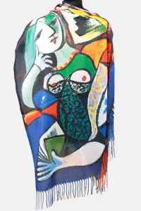 Esarfa cashmere cu doua fete imprimata cu model inspirat dupa Femeie cu carte lui Picasso