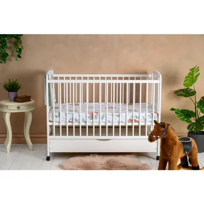 Patut din lemn bebe, 120x60 cm, Cu sertar, Din lemn de pin si mdf, Stabil si rezistent, Inaltime saltea reglabila pe 3 nivele, Laterala cu 3 bete detasabile, EN716-1, EN716-2, Alb, Qmini, Timmi Elephant, Resigilat