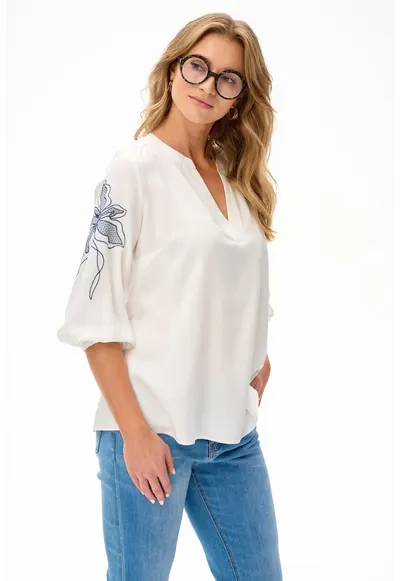 Bluza lejera cu decolteu in V si model floral