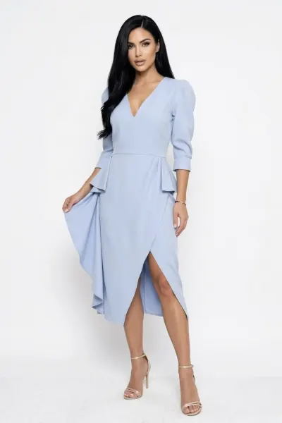 Rochie eleganta bleu midi cu slit si aspet petrecut