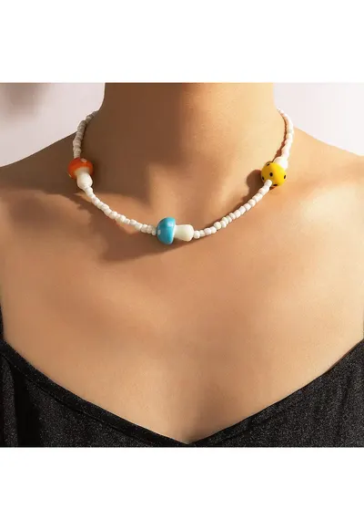 Colier auriu - cu perlute si piese in forma de ciupercute - Justina C12