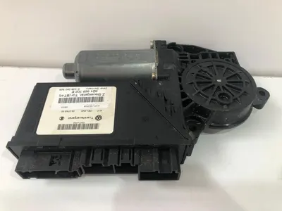 Motoras macara geam dreapta fata 3d1959702e Volkswagen Phaeton (2002-2010)