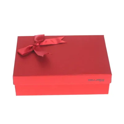 Cutie de cadou rosie cu funda 21 cm
