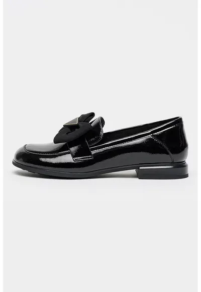 Pantofi loafer din piele lacuita cu aplicatie funda - Negru