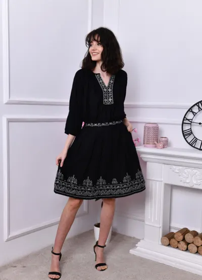 Fusta neagra cu broderie Xenia 2