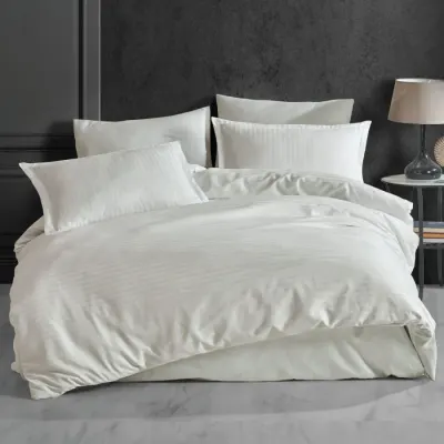 Lenjerie Somnart pentru pat dublu cu 4 piese, cearceaf pat clasic 240 x 260 cm, cearceaf pilota 200 x 230 cm, 2 fete de perne 50 x 70 cm, din bumbac damasc crem