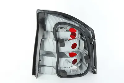 Stop tripla lampa spate stanga potrivit OPEL VECTRA HATCHBACK/LIMUZINA 2002-2008 - (Semnalizator fumuriu, culoare sticla fumuriu)