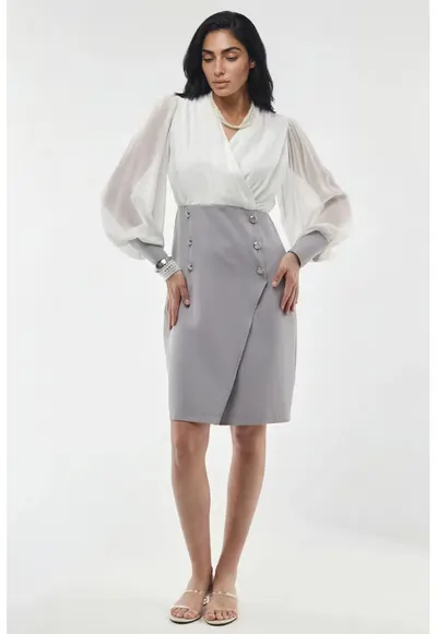 Rochie midi - eleganta - gri deschis - decolteu in V - detalii cu buton - Gri deschis