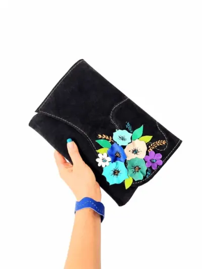 Plic bleumarin handmade din piele naturala intoarsa , cu flori 3D multicolore