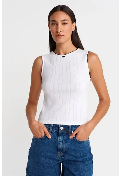 Vesta din bumbac slim fit - alb - cu detalii striate - pentru femei